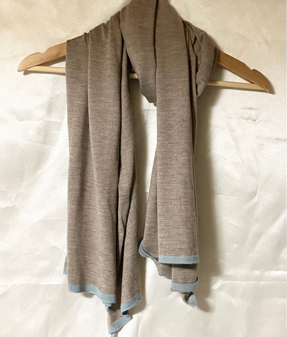 FOXEYグレーと青のトリミングストール（カシミヤ）大判