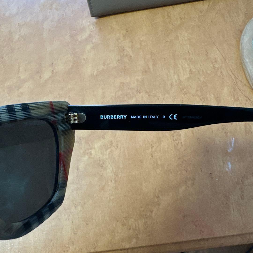 BURBERRY ブラック キャットアイ サングラス