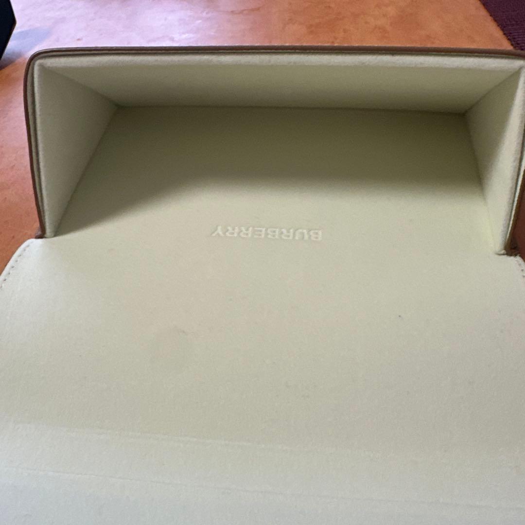 BURBERRY ブラック キャットアイ サングラス