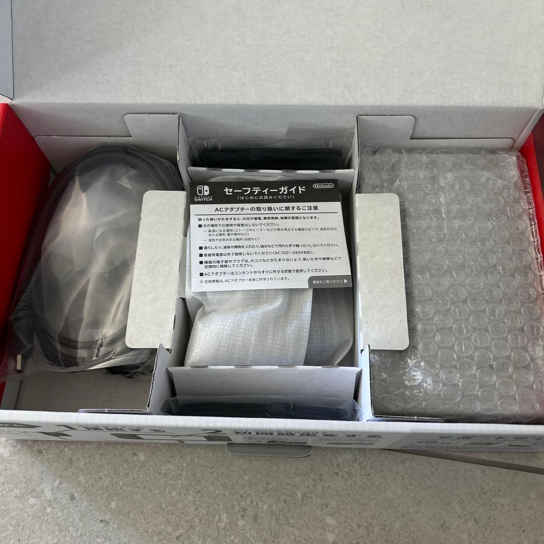 【新品】未使用品！Nintendo Switch 本体 グレーJoy-Con付き