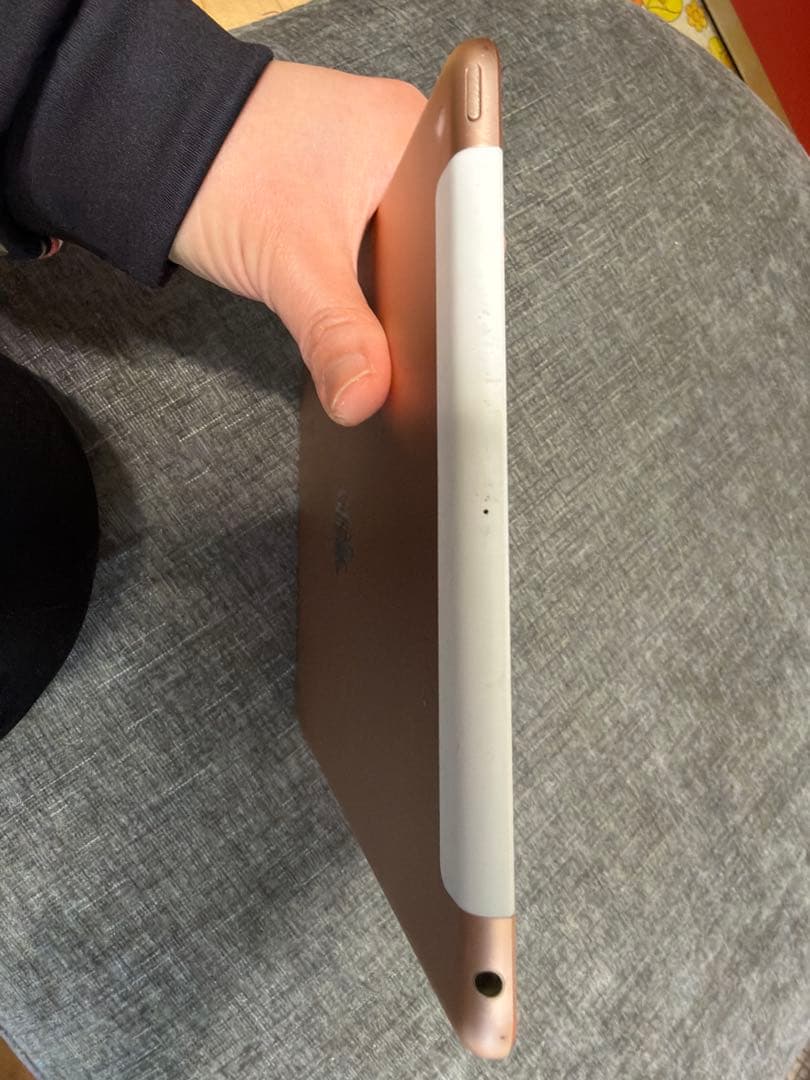 iPad 第六世代 128GB Wi-Fi + Cellular