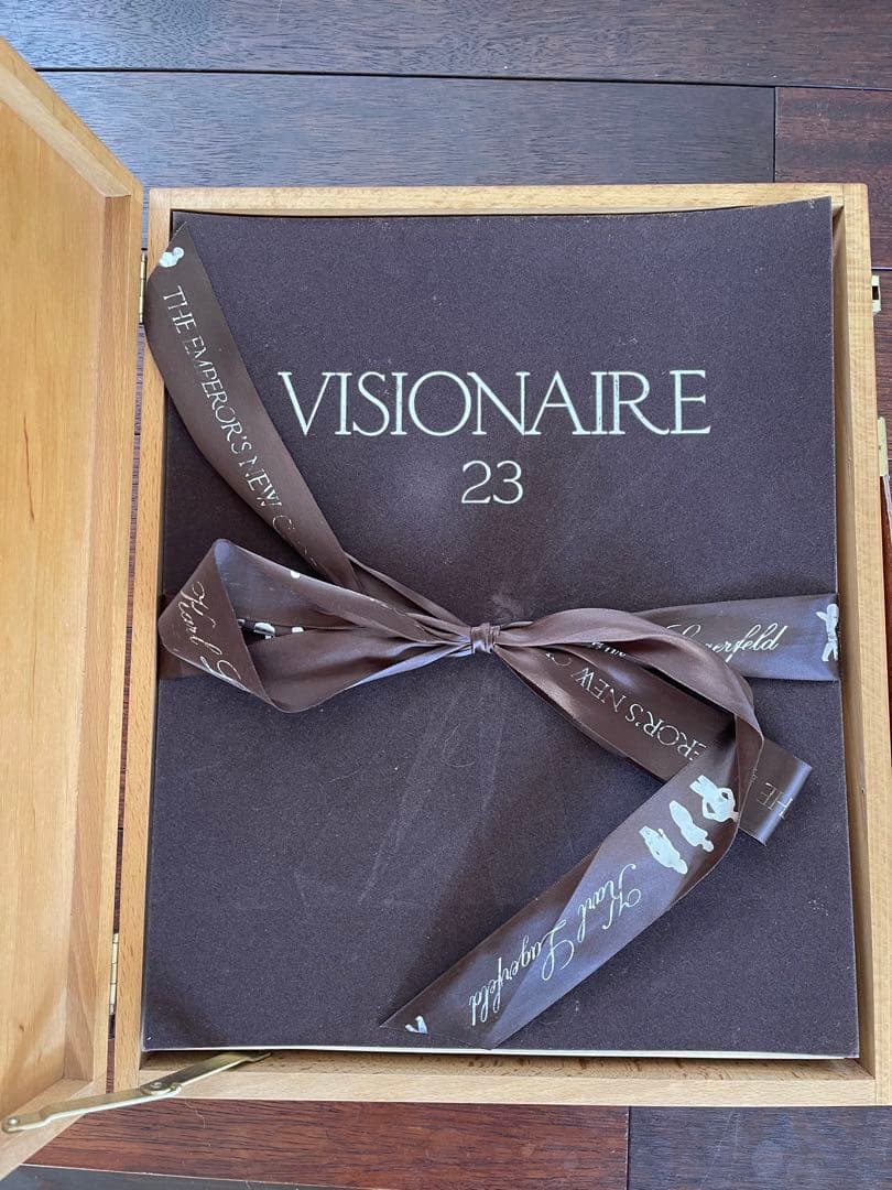 アート・デザイン・音楽 VISIONAIRE 23 The Emperor's New Clo