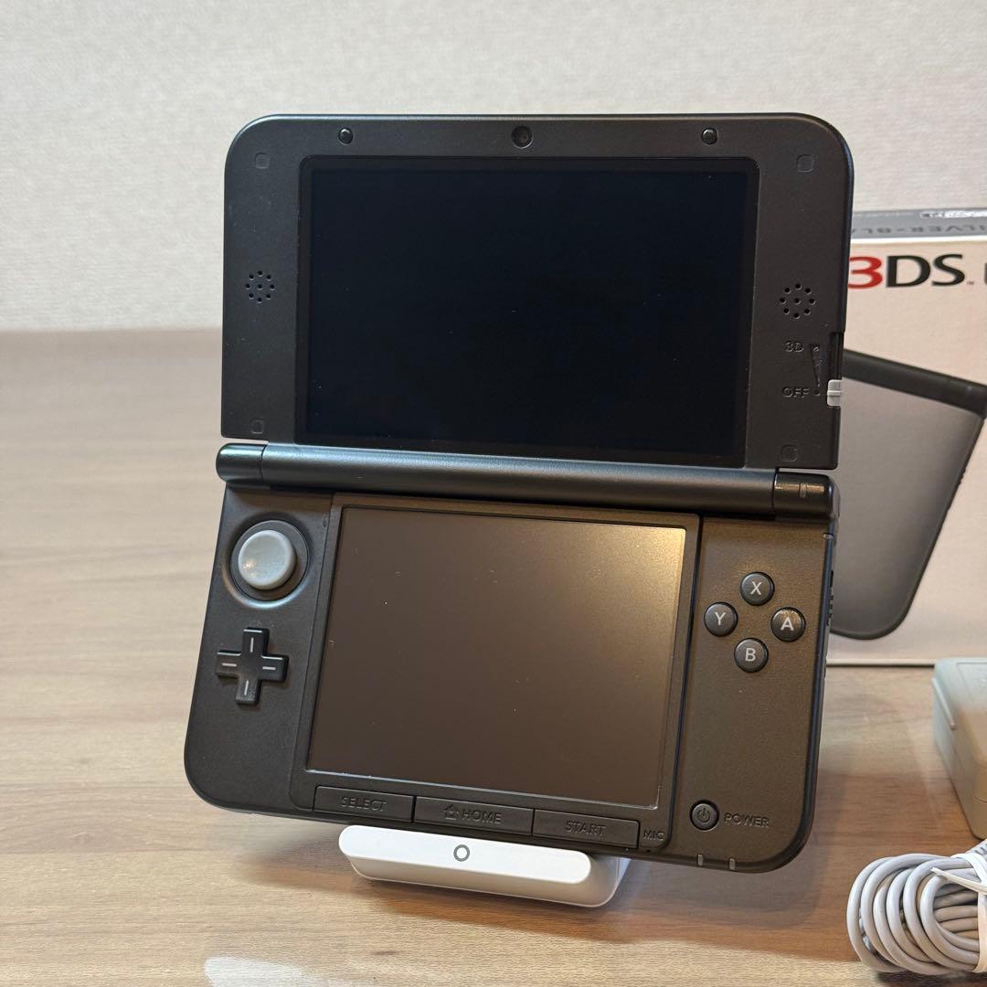 4-214 ニンテンドー3DS LL シルバー×ブラック 箱付き