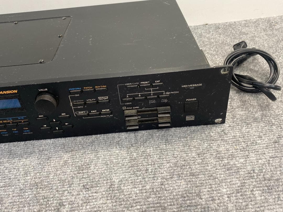 Roland JV-1080 シンセサイザー