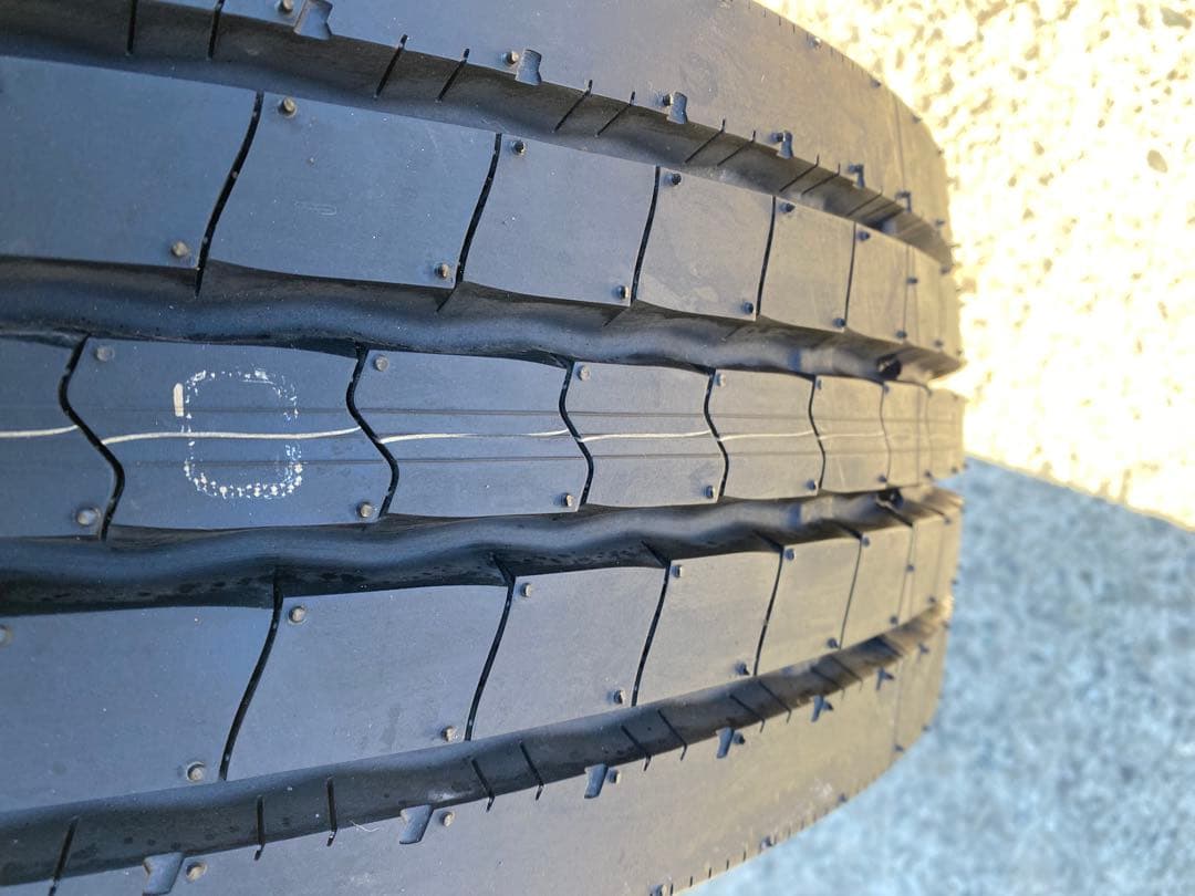 DUNLOP DECTES SP122 215/70R17.5 1本のみ2024