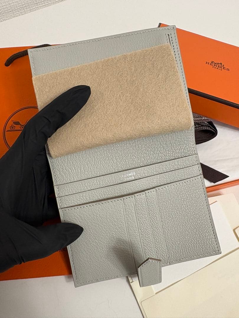 新品未使用【定価以下】HERMES 二つ折り財布 ベアンコンパクトクレ
