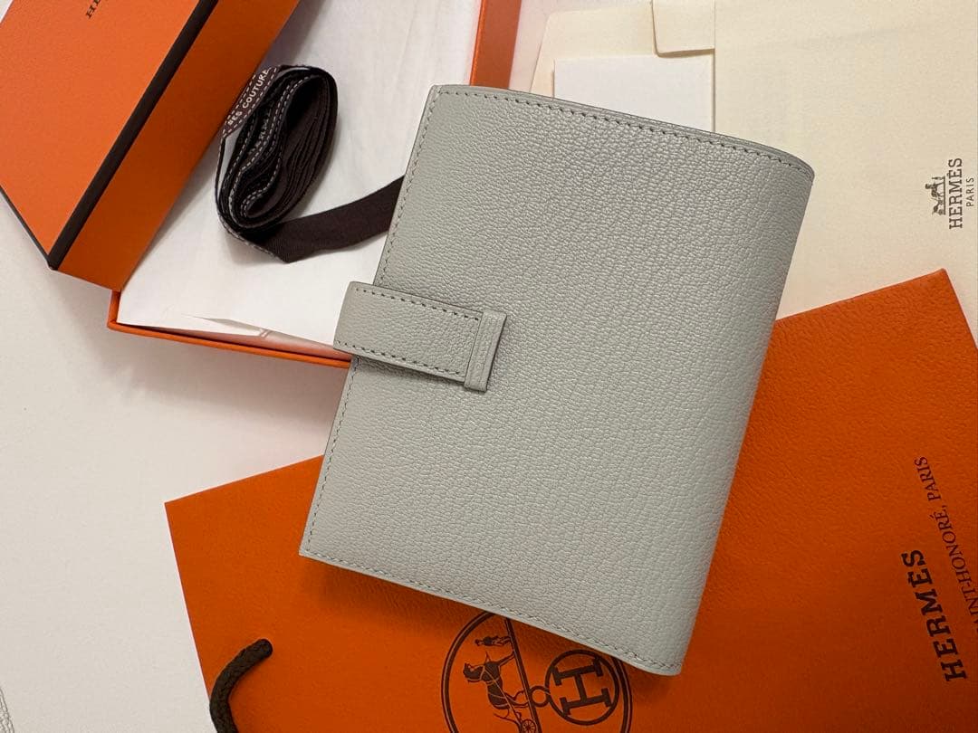 新品未使用【定価以下】HERMES 二つ折り財布 ベアンコンパクトクレ