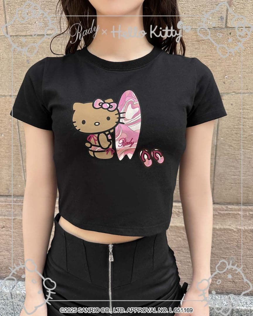 日焼けHello Kitty Tシャツ　SU0113　ホワイト1点、ブラック1点