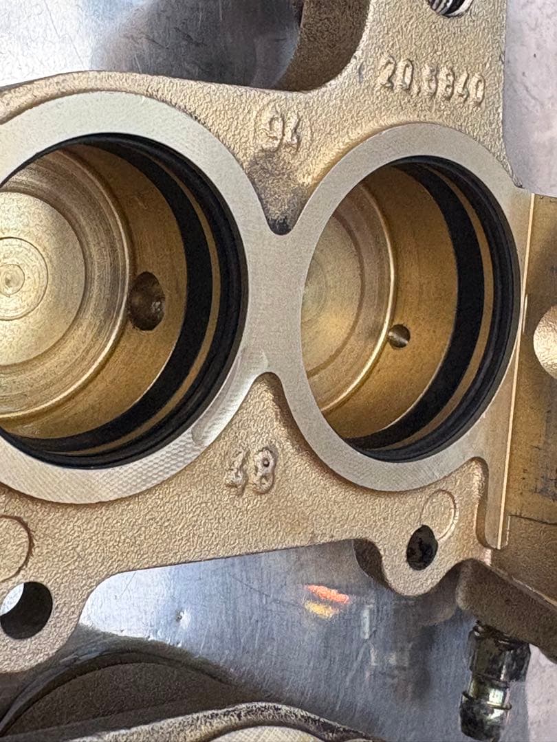 Brembo ブレーキキャリパー 48mm ゴールド