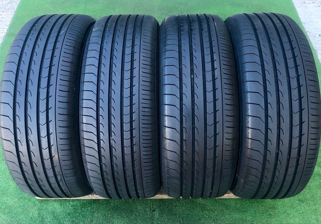 215/55 R17 YOKOHAMA BluEarth RV03ラジアルタイヤ