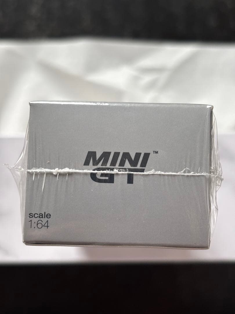 MINI GT Oracle Red Bull Racing RB18 オラクル