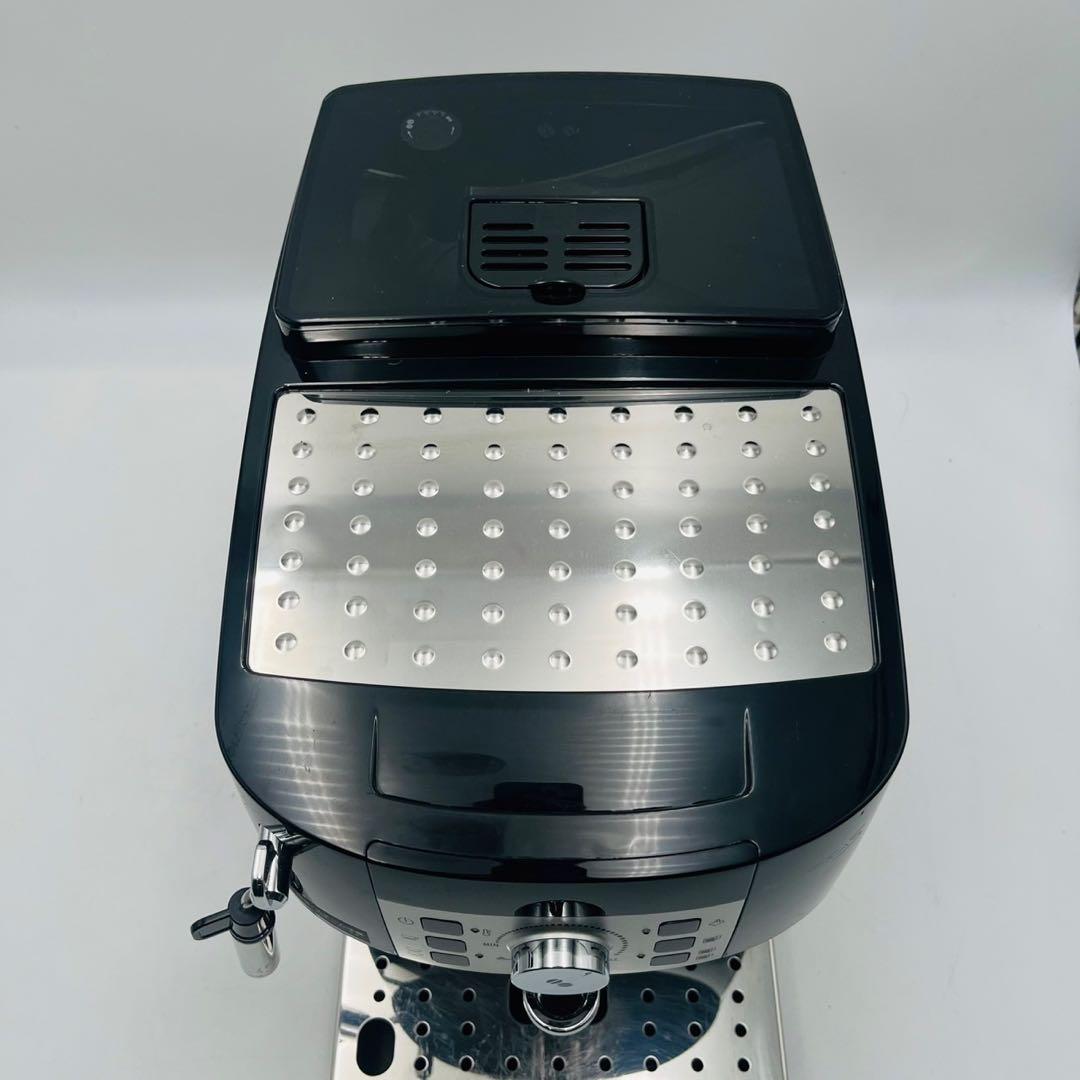 【良品】 Delonghi デロンギ マグニフィカS ECAM22112B