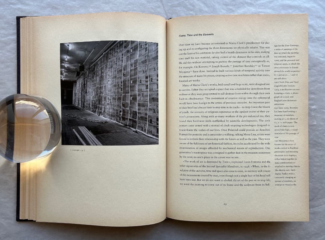 洋書）Gordon Matta-Clark: The Space Between