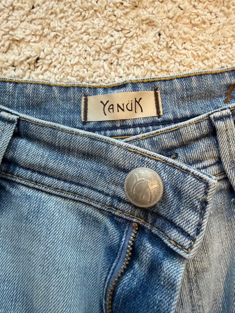 YANÜK ライトブルーストレートデニム　ダメージデニム 26