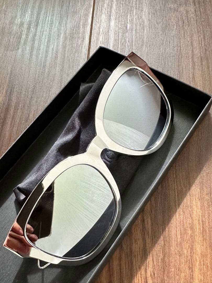 Dior シルバーサングラス