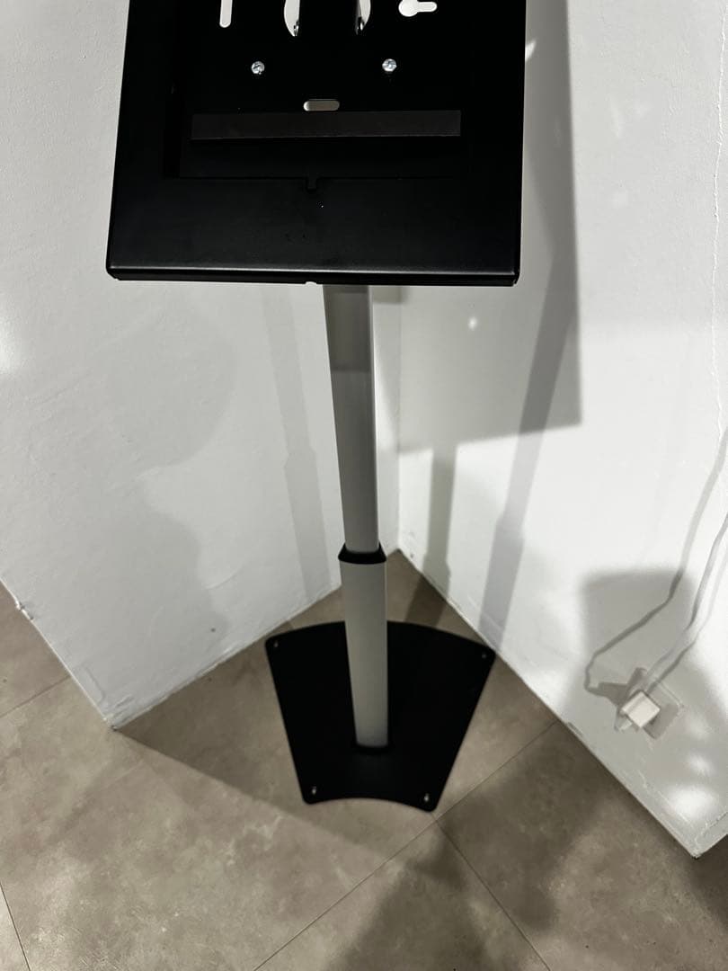 サンワタブレットスタンド CR-LASTIP32（鍵付き・高さ調整機能付き）