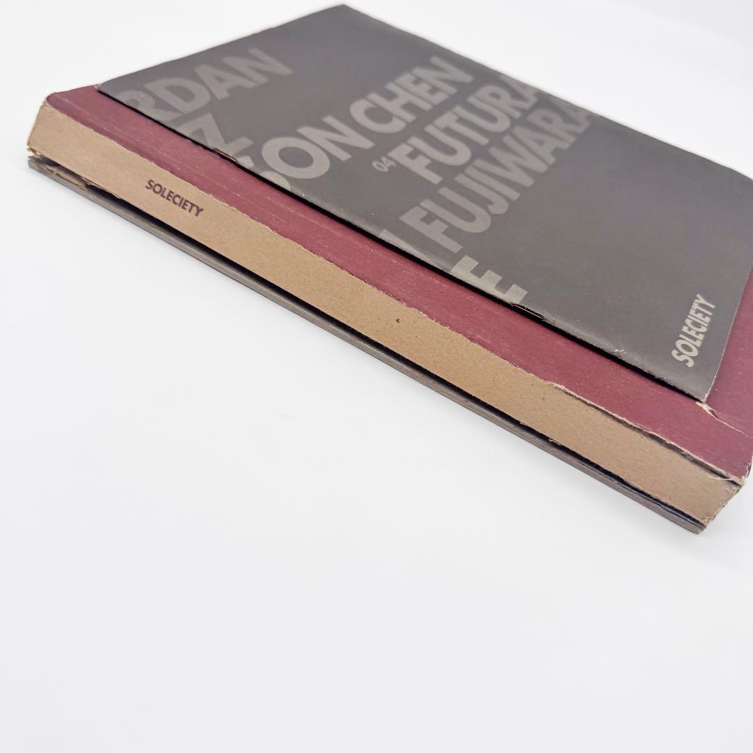 アート・デザイン・音楽 A BOOK OF RARE & EXQUISITE NIKE SNEAKERS