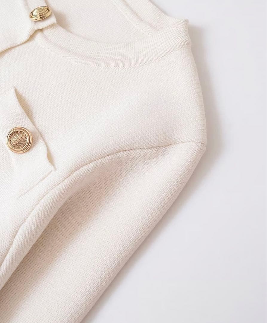 【未使用品】ZARA ノーカラージャケット 金ボタン 白　ニットカーディガン