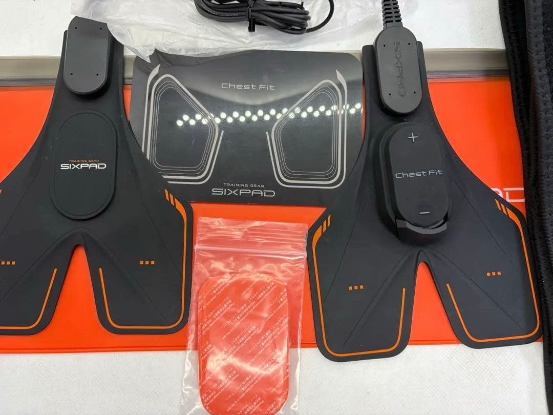 【週末とろけるSALE】【美品】チェストフィット シックスパッド SIXPAD