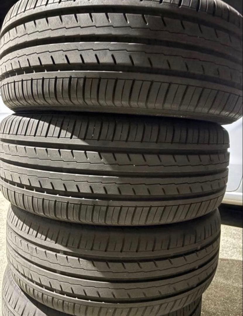 ヨコハマブルーアース215/45R17 4本セット溝5.5mmバリ山2022年製