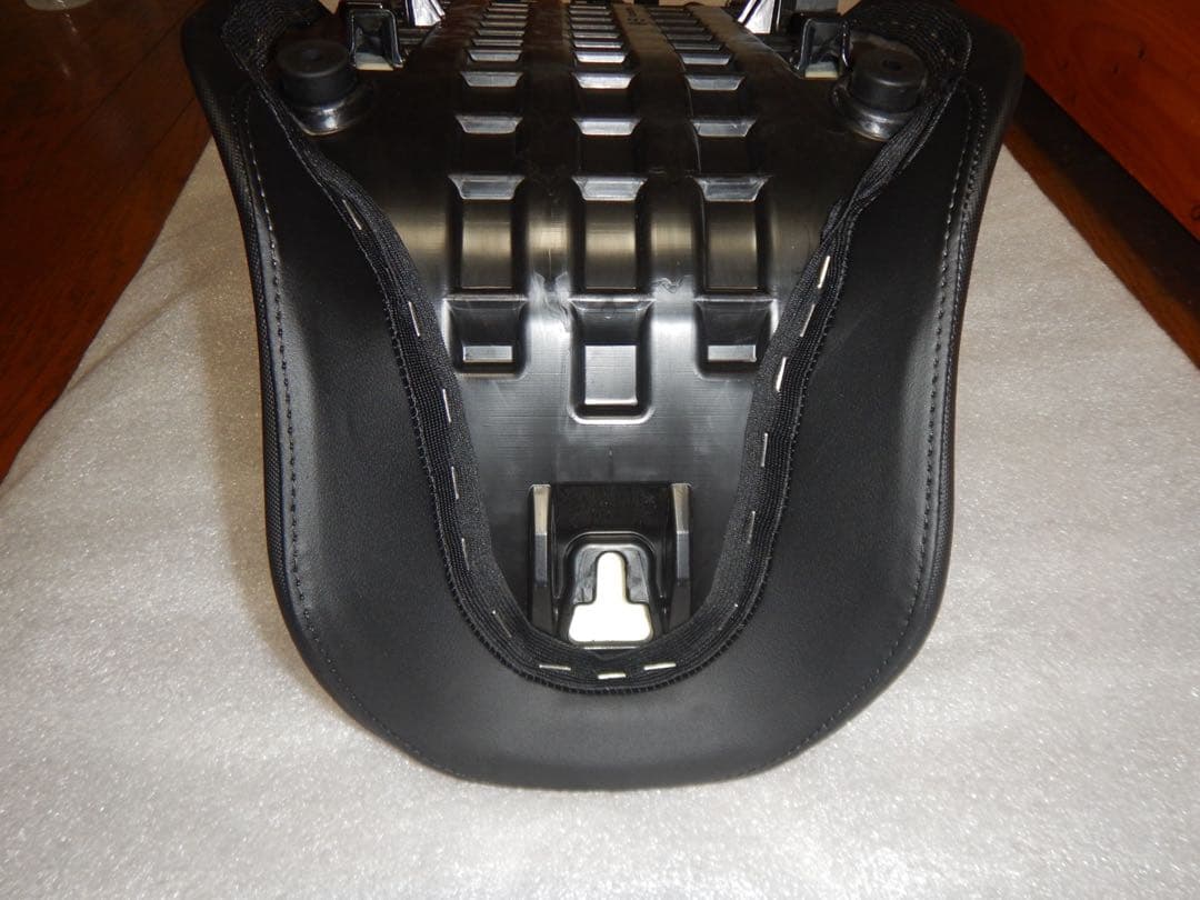 ホンダXL750 トランザルプ（8BL-RD16）用ローダウンシート（ブラック）