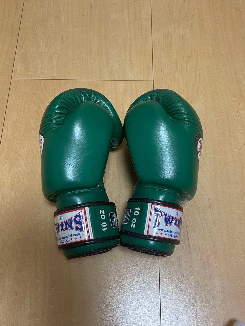 正規品twins ボクシンググローブ　10オンス