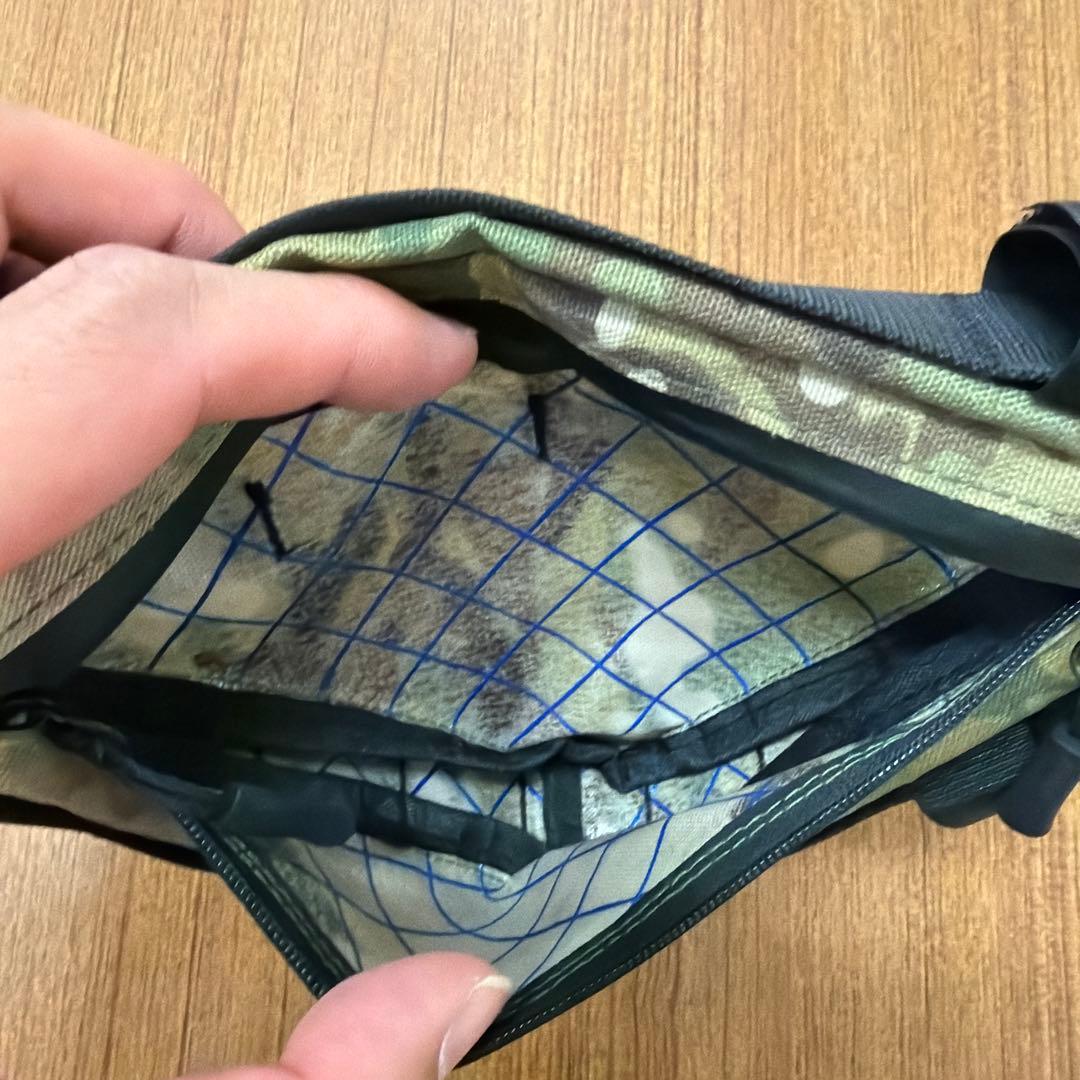 JINDAIJI MOUNTAIN WORKS 三角バッグ カモフラージュ