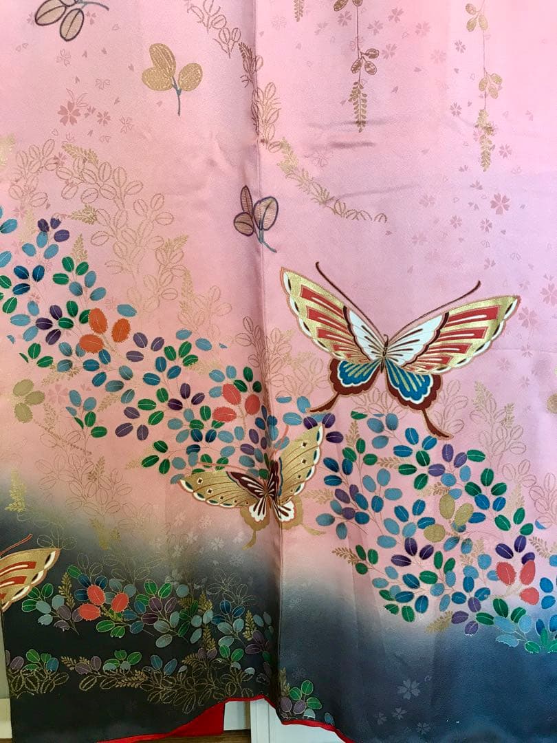 振袖　美品　正絹　金糸刺繍　蝶