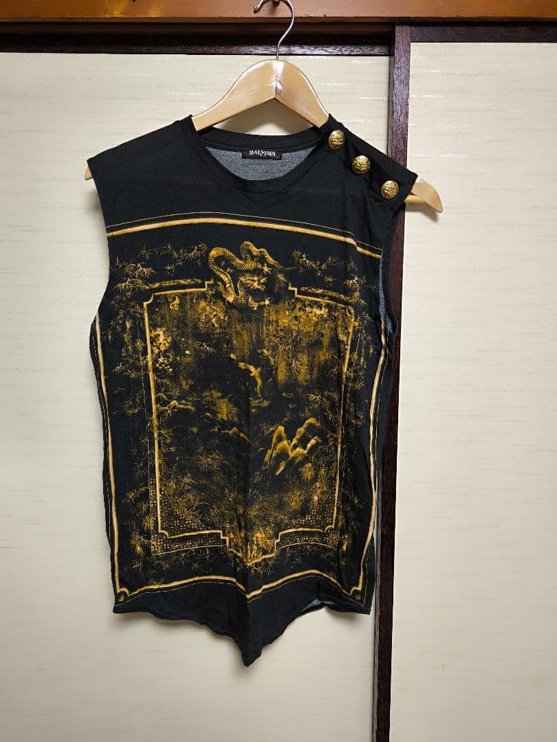 BALMAIN ノースリーブTシャツ 金ボタン グラフィック