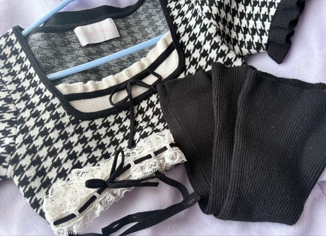 レースチョーカー付き千鳥柄トップス