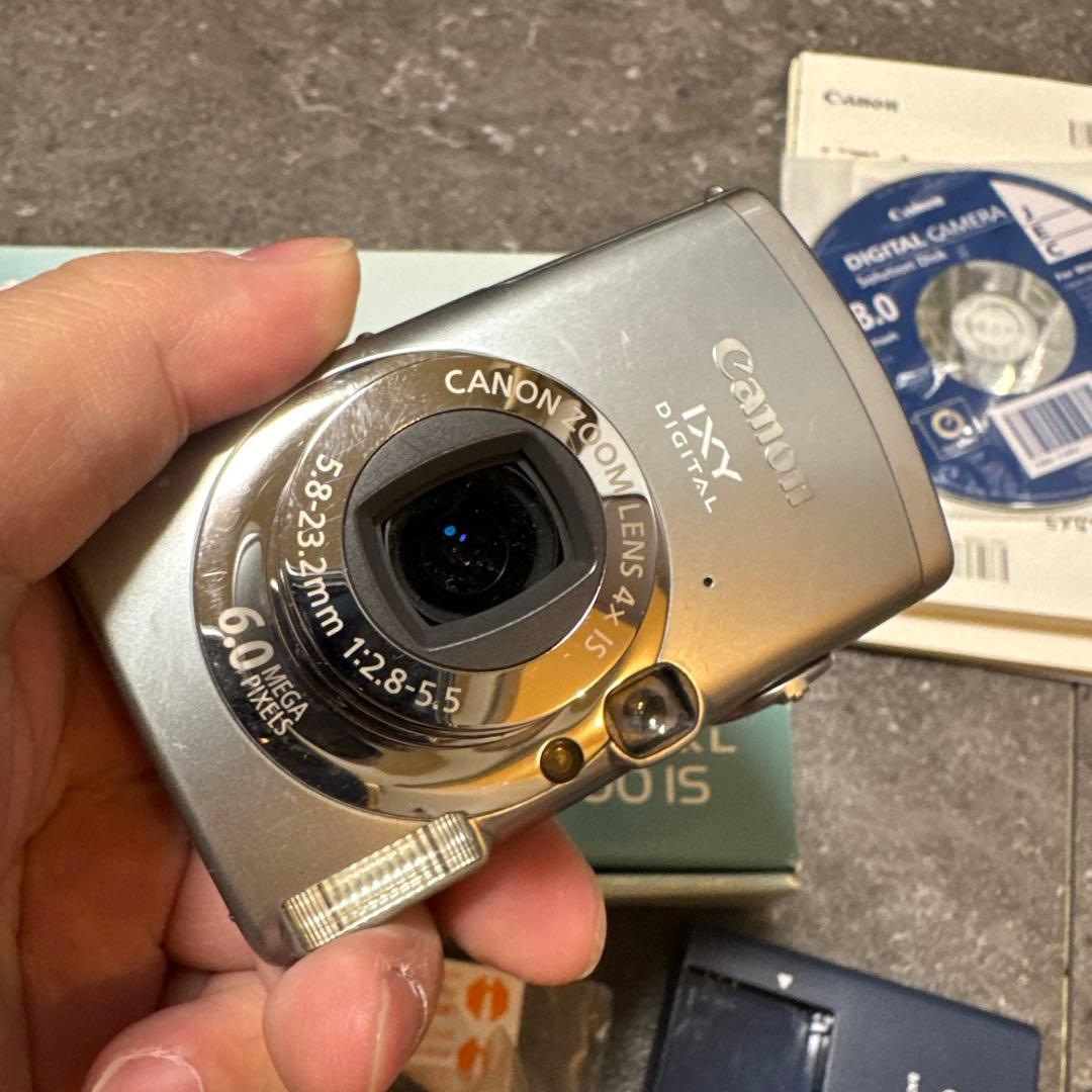 Canon IXY DIGITAL 800 IS 本体と付属品
