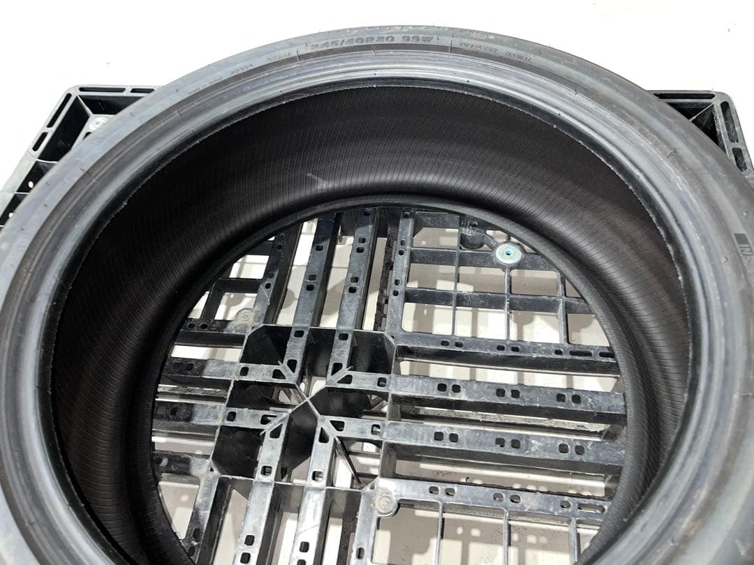 レグノGR-X3 245/40R20 9/15購入後200キロ走行　ほぼ新品１本
