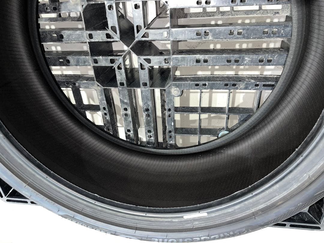 レグノGR-X3 245/40R20 9/15購入後200キロ走行　ほぼ新品１本