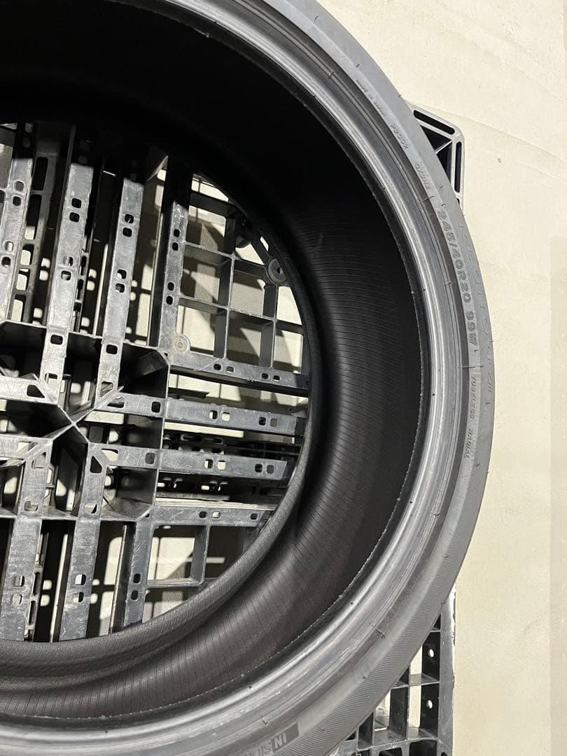 レグノGR-X3 245/40R20 9/15購入後200キロ走行　ほぼ新品１本