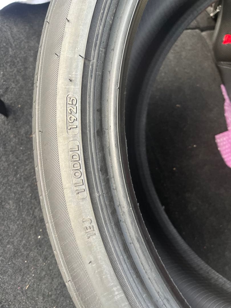 レグノGR-X3 245/40R20 9/15購入後200キロ走行　ほぼ新品１本