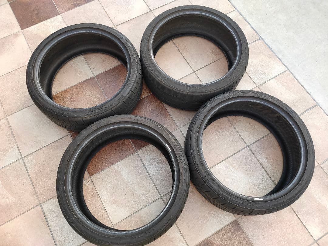 ① NITTO ニットー NT555 245/35R20 2本