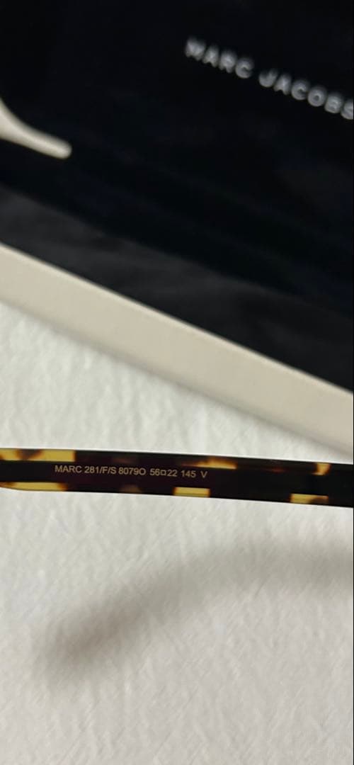 MARC JACOBS ブラックサングラス ケース付き