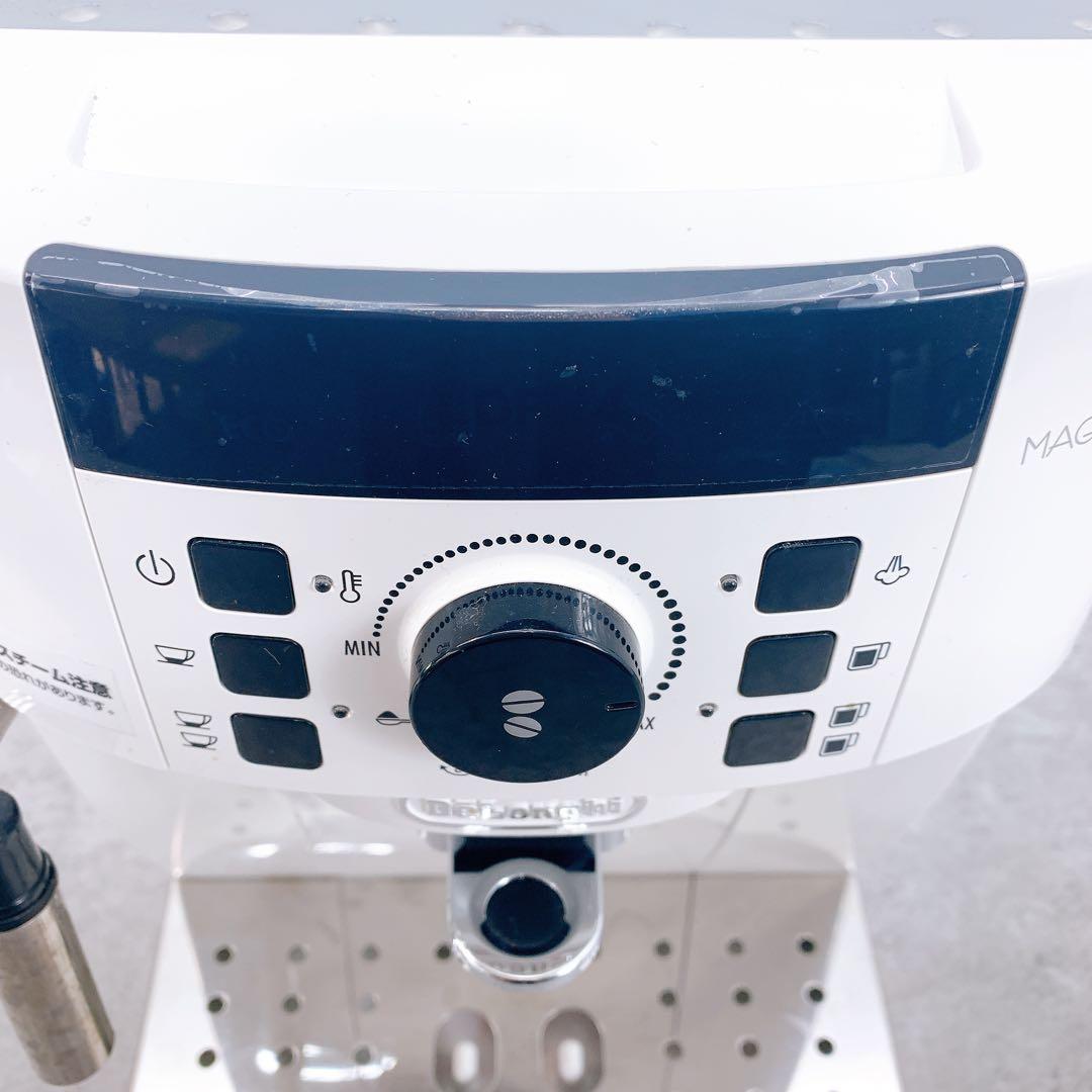 DeLonghiデロンギ マグニフィカS　ECAM22112W
