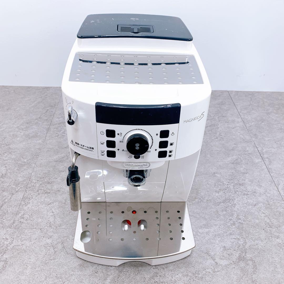 DeLonghiデロンギ マグニフィカS　ECAM22112W