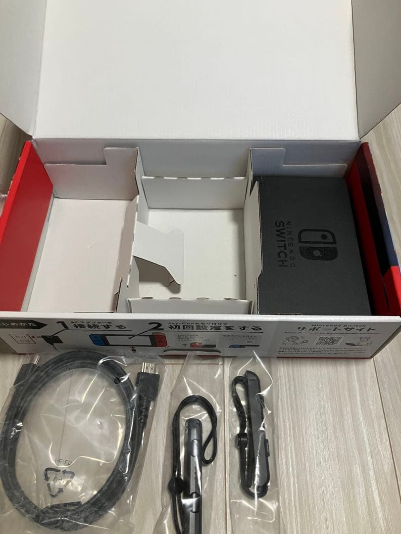 【美品】Nintendo Switch ネオンレッド/ブルー 本体