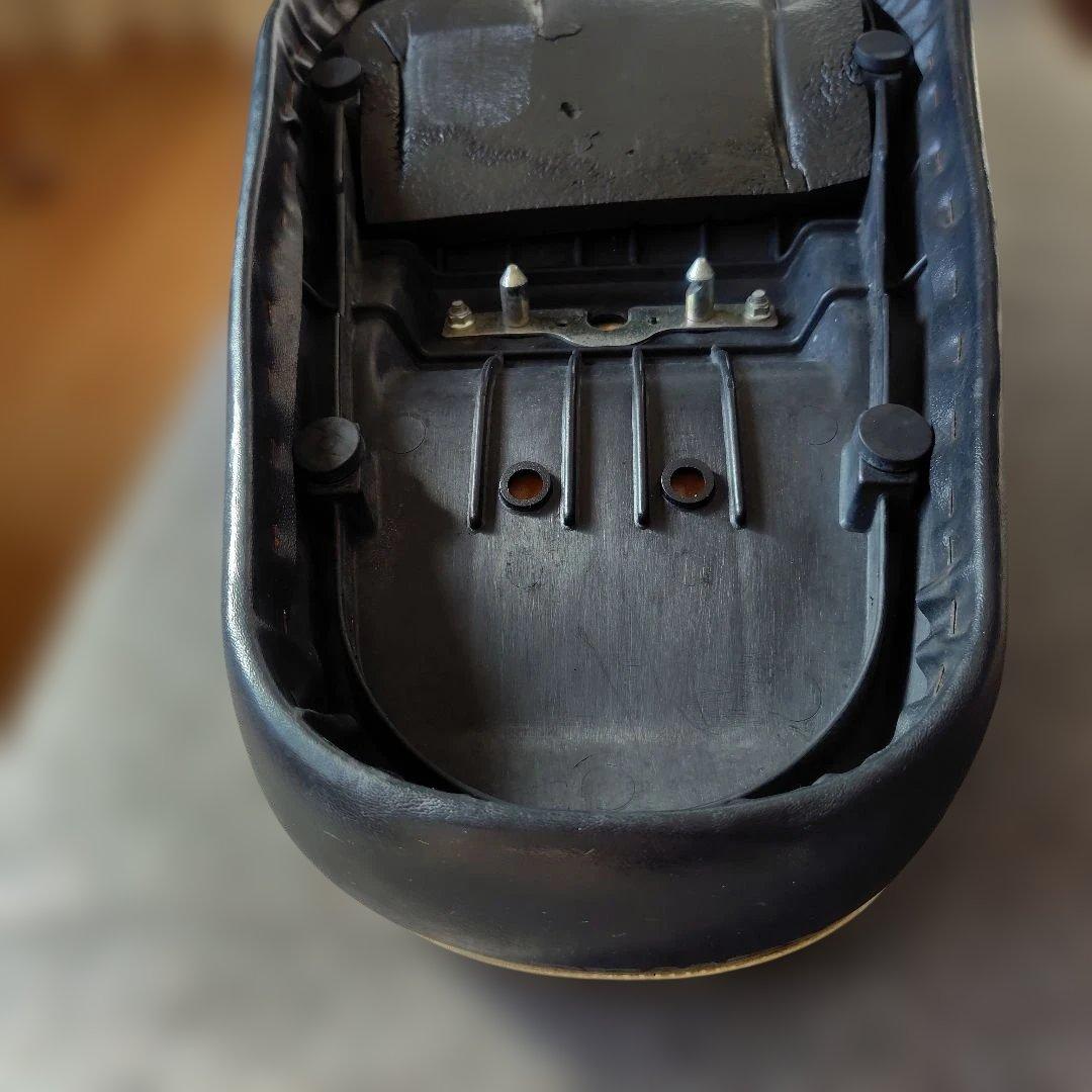 W400 純正シート
