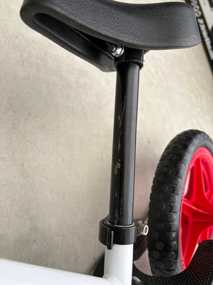 【限定品】STRIDER バランスバイク 白12インチ