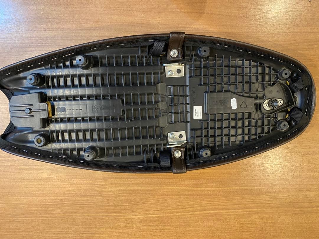 トライアンフ 純正オプション ベンチシート ブラウン