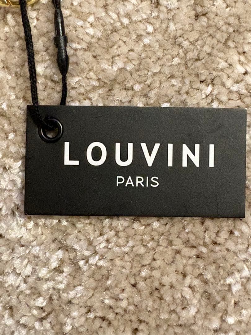 新品未使用★最新作LOUVINI ハート型ストラップ ホワイト