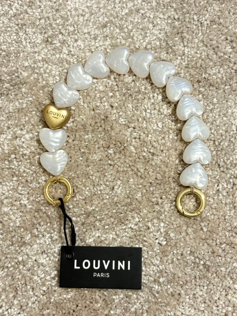 新品未使用★最新作LOUVINI ハート型ストラップ ホワイト