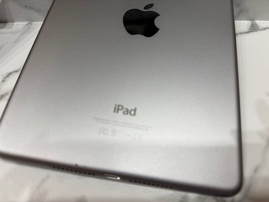 さな iPad mini4 64GB