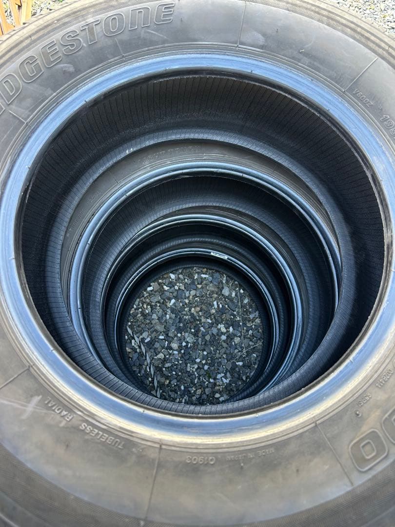 【バリ溝】ブリヂストン 195/80R15 夏タイヤ 2021年製造
