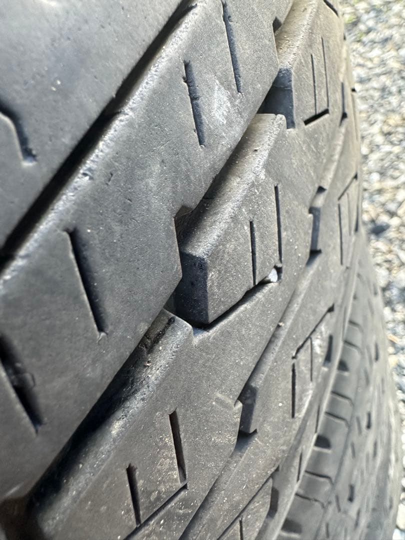 【バリ溝】ブリヂストン 195/80R15 夏タイヤ 2021年製造