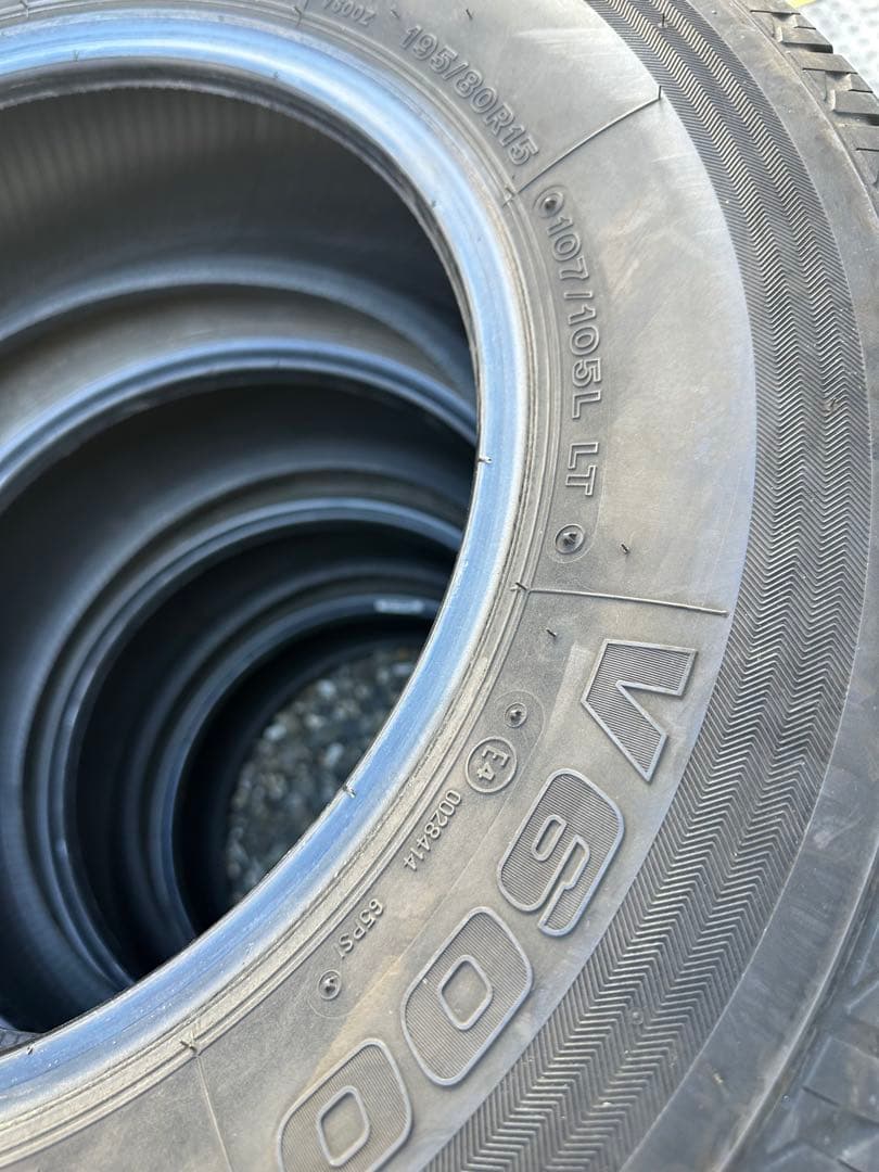 【バリ溝】ブリヂストン 195/80R15 夏タイヤ 2021年製造