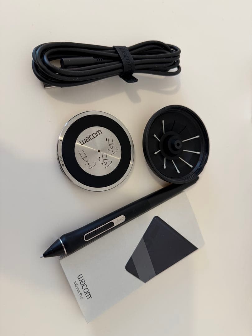 液タブ・ペンタブ Wacom PTH460K0D Wacom Intuos Pro Small
